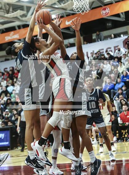 Thumbnail 3 in Sidwell Friends vs Sierra Canyon (Spalding Hoophall Classic) photogallery.