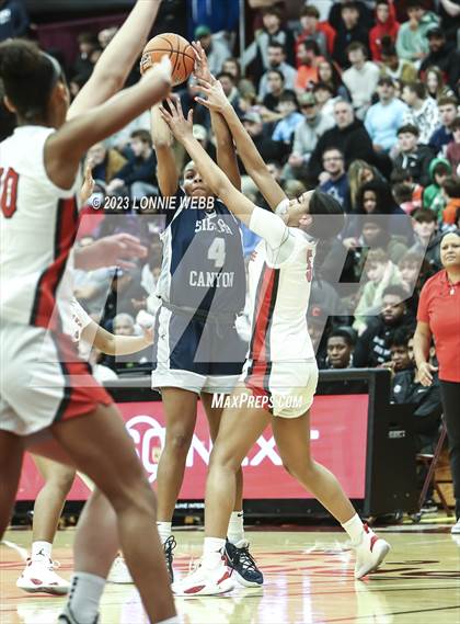 Thumbnail 3 in Sidwell Friends vs Sierra Canyon (Spalding Hoophall Classic) photogallery.