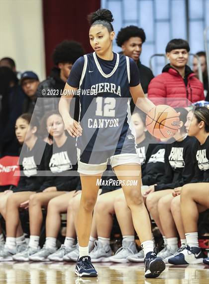 Thumbnail 2 in Sidwell Friends vs Sierra Canyon (Spalding Hoophall Classic) photogallery.