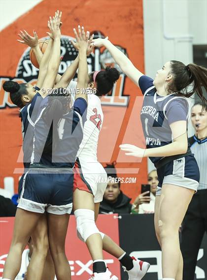 Thumbnail 1 in Sidwell Friends vs Sierra Canyon (Spalding Hoophall Classic) photogallery.