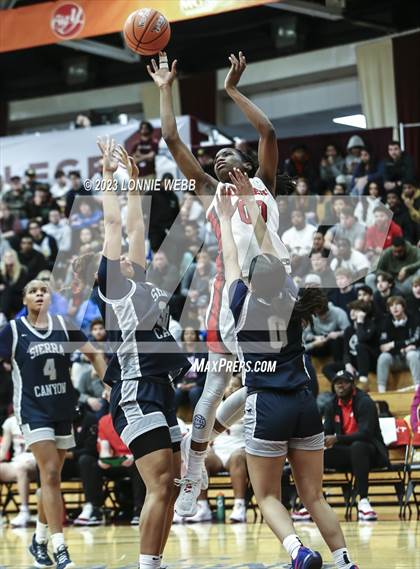 Thumbnail 3 in Sidwell Friends vs Sierra Canyon (Spalding Hoophall Classic) photogallery.