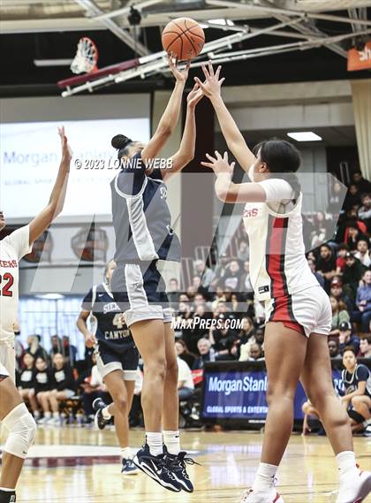 Thumbnail 3 in Sidwell Friends vs Sierra Canyon (Spalding Hoophall Classic) photogallery.