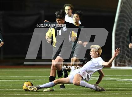 Thumbnail 2 in East Jefferson vs. Benjamin Franklin (LHSAA Div II Semifinals) photogallery.