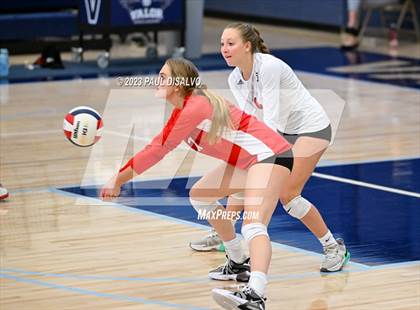 Thumbnail 2 in Eaglecrest vs. Regis Jesuit (CHSAA 5A Region 1) photogallery.
