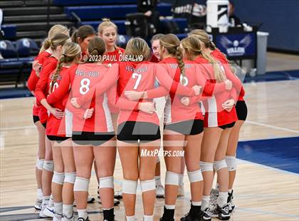 Thumbnail 1 in Eaglecrest vs. Regis Jesuit (CHSAA 5A Region 1) photogallery.