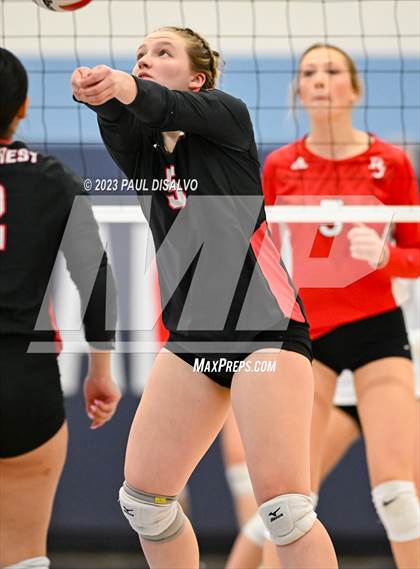 Thumbnail 1 in Eaglecrest vs. Regis Jesuit (CHSAA 5A Region 1) photogallery.