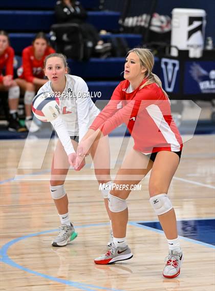 Thumbnail 1 in Eaglecrest vs. Regis Jesuit (CHSAA 5A Region 1) photogallery.