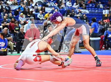 Thumbnail 2 in UIL State Championships - 6A 152lb Final photogallery.