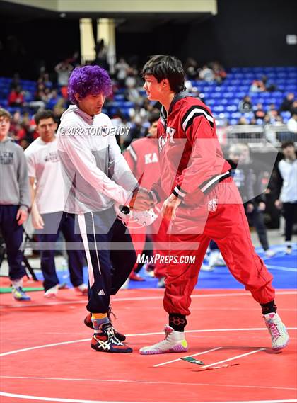 Thumbnail 2 in UIL State Championships - 6A 152lb Final photogallery.