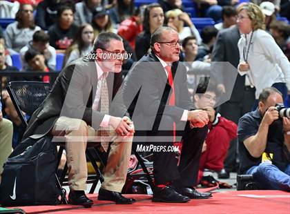 Thumbnail 2 in UIL State Championships - 6A 152lb Final photogallery.