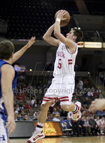 Thumbnail 1 in St. Henry vs. Highlands (Ninth Region Tournament) photogallery.