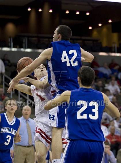 Thumbnail 2 in St. Henry vs. Highlands (Ninth Region Tournament) photogallery.
