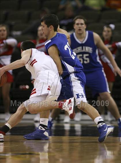 Thumbnail 1 in St. Henry vs. Highlands (Ninth Region Tournament) photogallery.