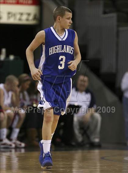 Thumbnail 1 in St. Henry vs. Highlands (Ninth Region Tournament) photogallery.