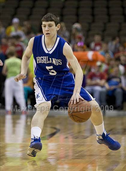 Thumbnail 3 in St. Henry vs. Highlands (Ninth Region Tournament) photogallery.