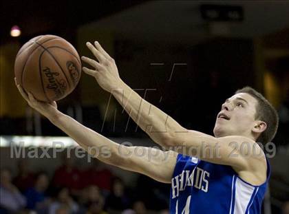 Thumbnail 1 in St. Henry vs. Highlands (Ninth Region Tournament) photogallery.