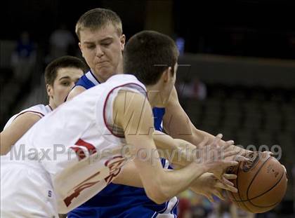 Thumbnail 2 in St. Henry vs. Highlands (Ninth Region Tournament) photogallery.
