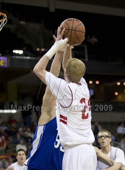 Thumbnail 1 in St. Henry vs. Highlands (Ninth Region Tournament) photogallery.