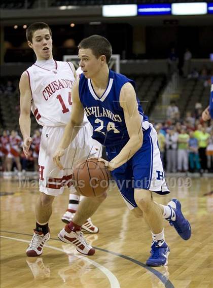 Thumbnail 3 in St. Henry vs. Highlands (Ninth Region Tournament) photogallery.