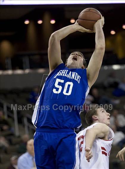 Thumbnail 3 in St. Henry vs. Highlands (Ninth Region Tournament) photogallery.