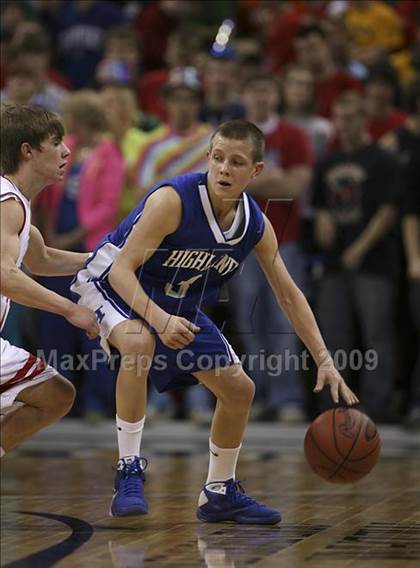 Thumbnail 1 in St. Henry vs. Highlands (Ninth Region Tournament) photogallery.