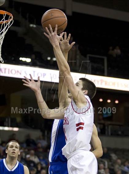 Thumbnail 2 in St. Henry vs. Highlands (Ninth Region Tournament) photogallery.