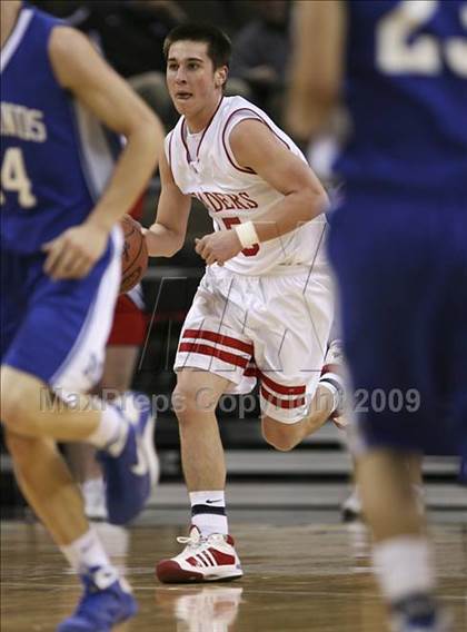 Thumbnail 3 in St. Henry vs. Highlands (Ninth Region Tournament) photogallery.