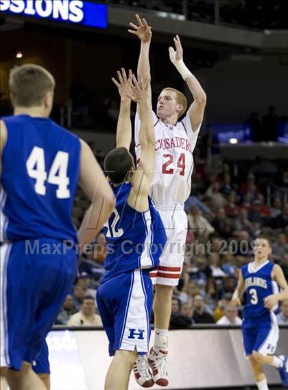 Thumbnail 3 in St. Henry vs. Highlands (Ninth Region Tournament) photogallery.