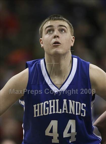 Thumbnail 2 in St. Henry vs. Highlands (Ninth Region Tournament) photogallery.