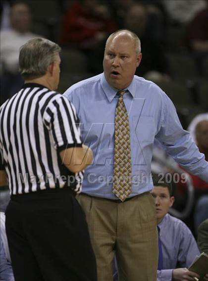 Thumbnail 2 in St. Henry vs. Highlands (Ninth Region Tournament) photogallery.