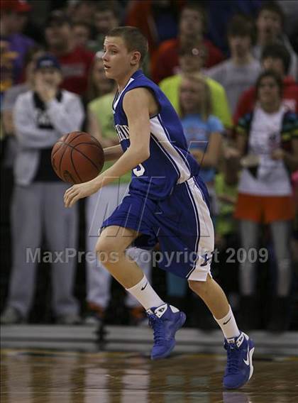 Thumbnail 1 in St. Henry vs. Highlands (Ninth Region Tournament) photogallery.