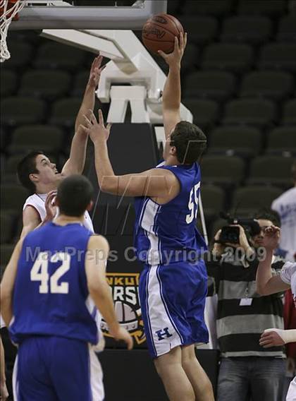 Thumbnail 3 in St. Henry vs. Highlands (Ninth Region Tournament) photogallery.