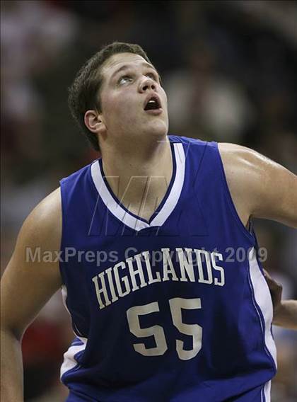Thumbnail 2 in St. Henry vs. Highlands (Ninth Region Tournament) photogallery.