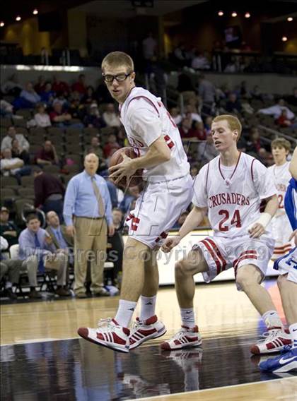 Thumbnail 2 in St. Henry vs. Highlands (Ninth Region Tournament) photogallery.