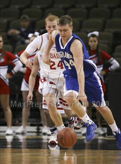Thumbnail 1 in St. Henry vs. Highlands (Ninth Region Tournament) photogallery.