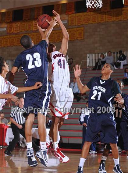 Thumbnail 1 in Pacific Hills vs Mayfair (MaxPreps Holiday Classic) photogallery.