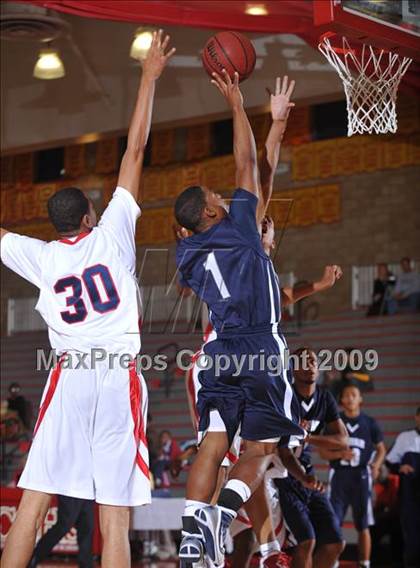Thumbnail 2 in Pacific Hills vs Mayfair (MaxPreps Holiday Classic) photogallery.