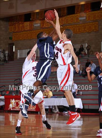 Thumbnail 2 in Pacific Hills vs Mayfair (MaxPreps Holiday Classic) photogallery.