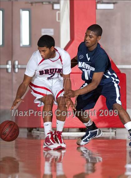Thumbnail 2 in Pacific Hills vs Mayfair (MaxPreps Holiday Classic) photogallery.