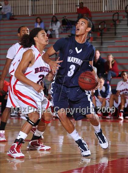 Thumbnail 3 in Pacific Hills vs Mayfair (MaxPreps Holiday Classic) photogallery.
