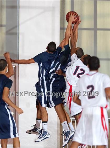Thumbnail 3 in Pacific Hills vs Mayfair (MaxPreps Holiday Classic) photogallery.