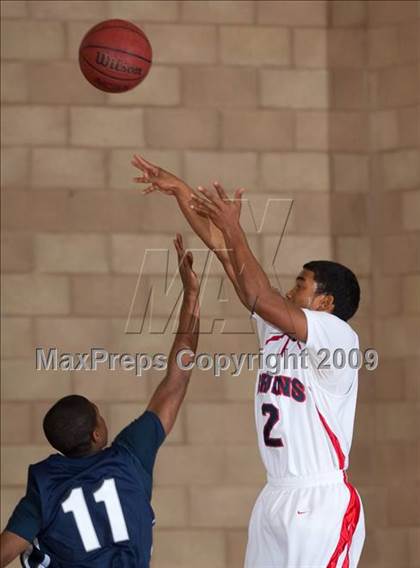 Thumbnail 1 in Pacific Hills vs Mayfair (MaxPreps Holiday Classic) photogallery.
