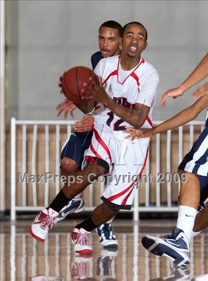 Thumbnail 2 in Pacific Hills vs Mayfair (MaxPreps Holiday Classic) photogallery.