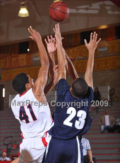 Thumbnail 2 in Pacific Hills vs Mayfair (MaxPreps Holiday Classic) photogallery.