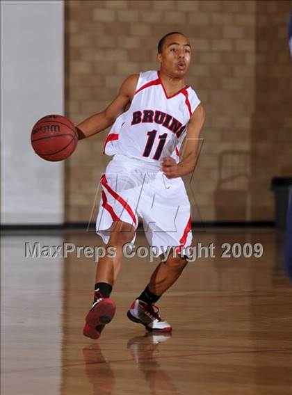 Thumbnail 1 in Pacific Hills vs Mayfair (MaxPreps Holiday Classic) photogallery.