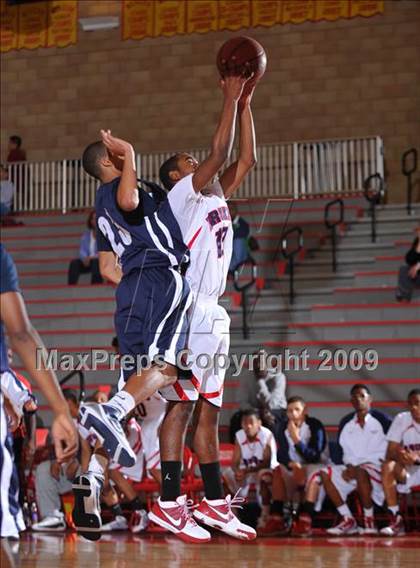 Thumbnail 3 in Pacific Hills vs Mayfair (MaxPreps Holiday Classic) photogallery.