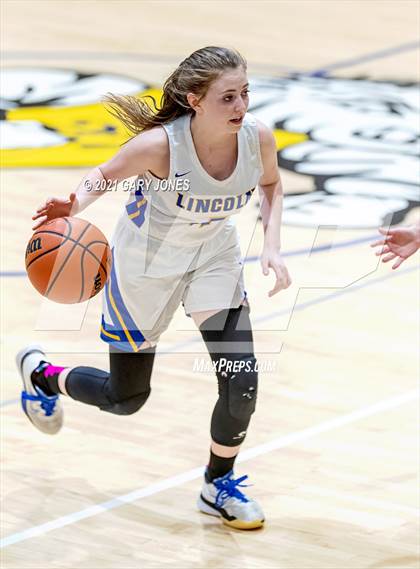 Thumbnail 1 in Whitney vs Lincoln (Chavez tournament) photogallery.