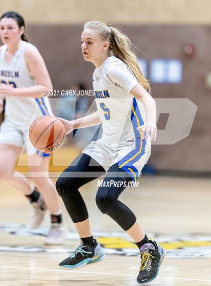 Thumbnail 2 in Whitney vs Lincoln (Chavez tournament) photogallery.