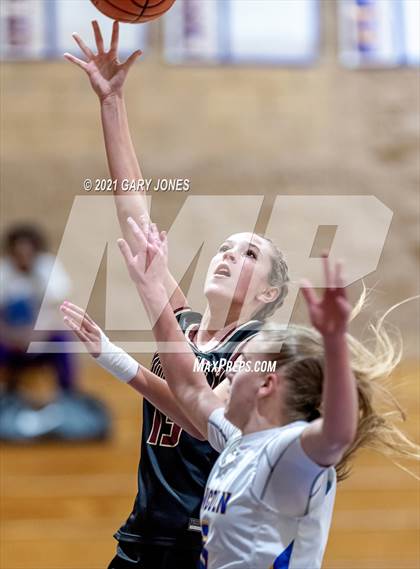 Thumbnail 2 in Whitney vs Lincoln (Chavez tournament) photogallery.