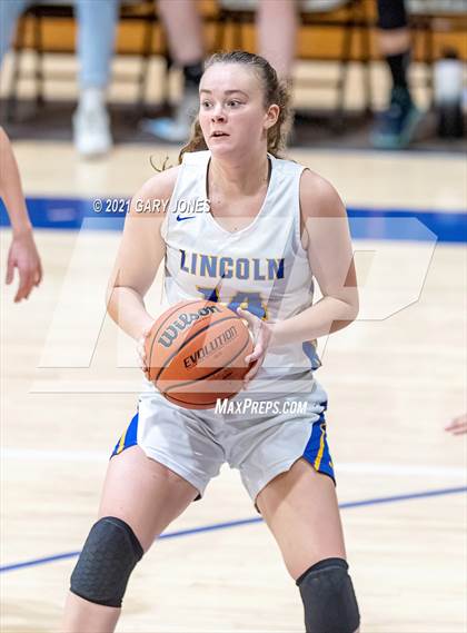 Thumbnail 2 in Whitney vs Lincoln (Chavez tournament) photogallery.